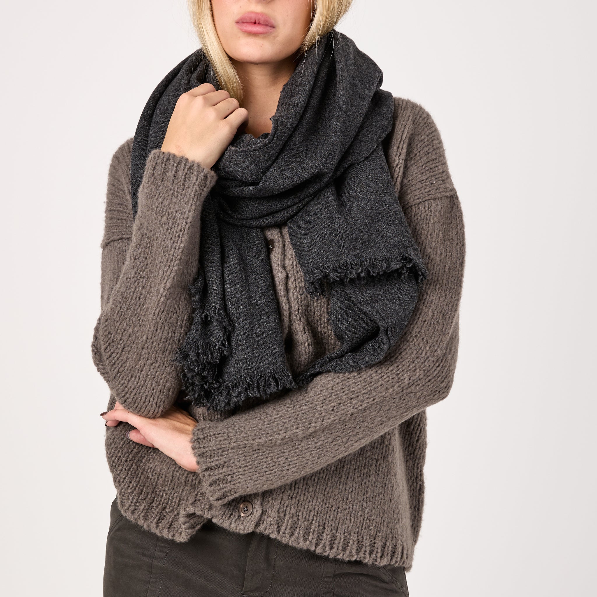 Sim Cashmere Scarf in Coal