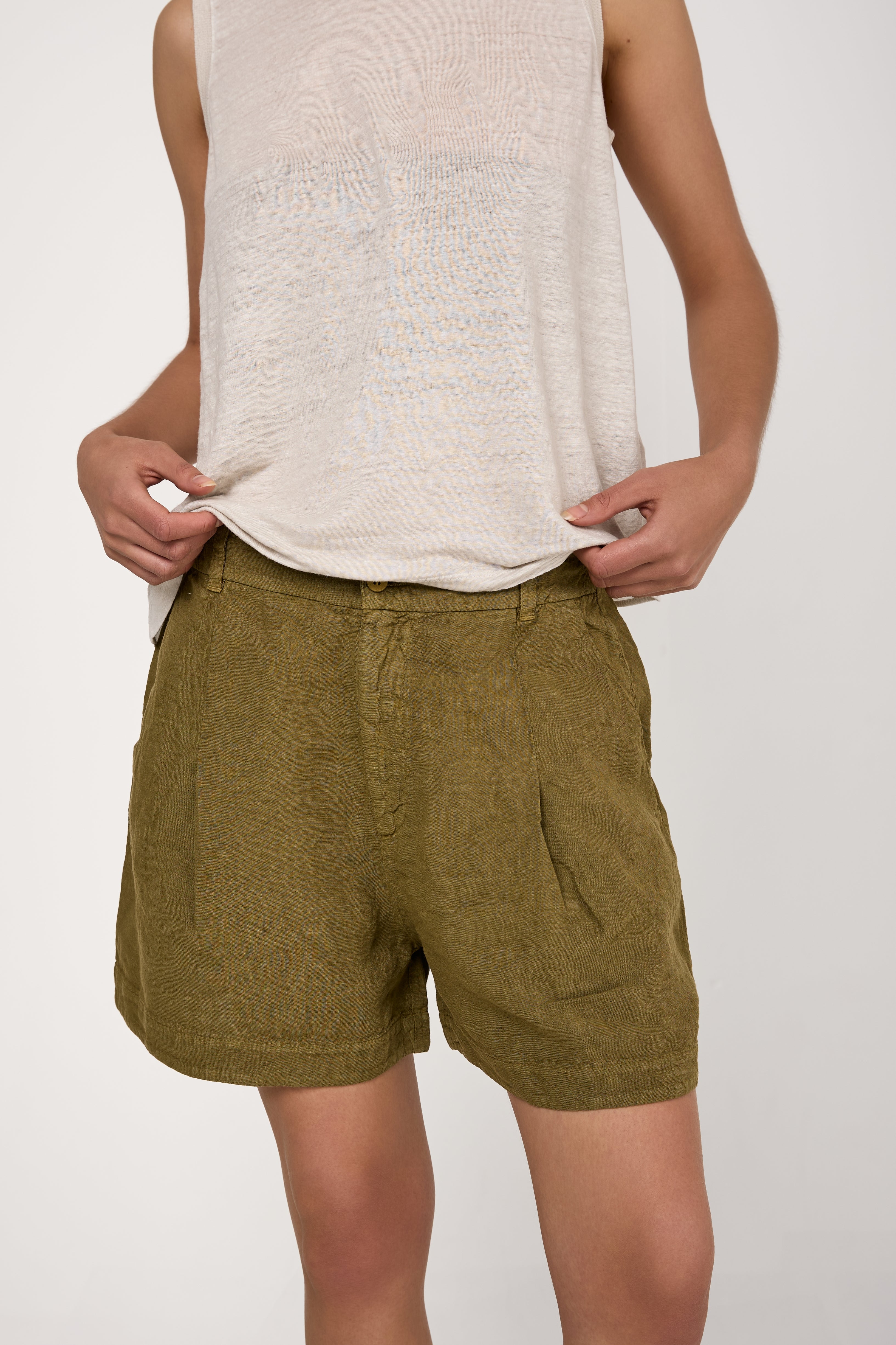 Linen Bermuda Shorts in Leaf