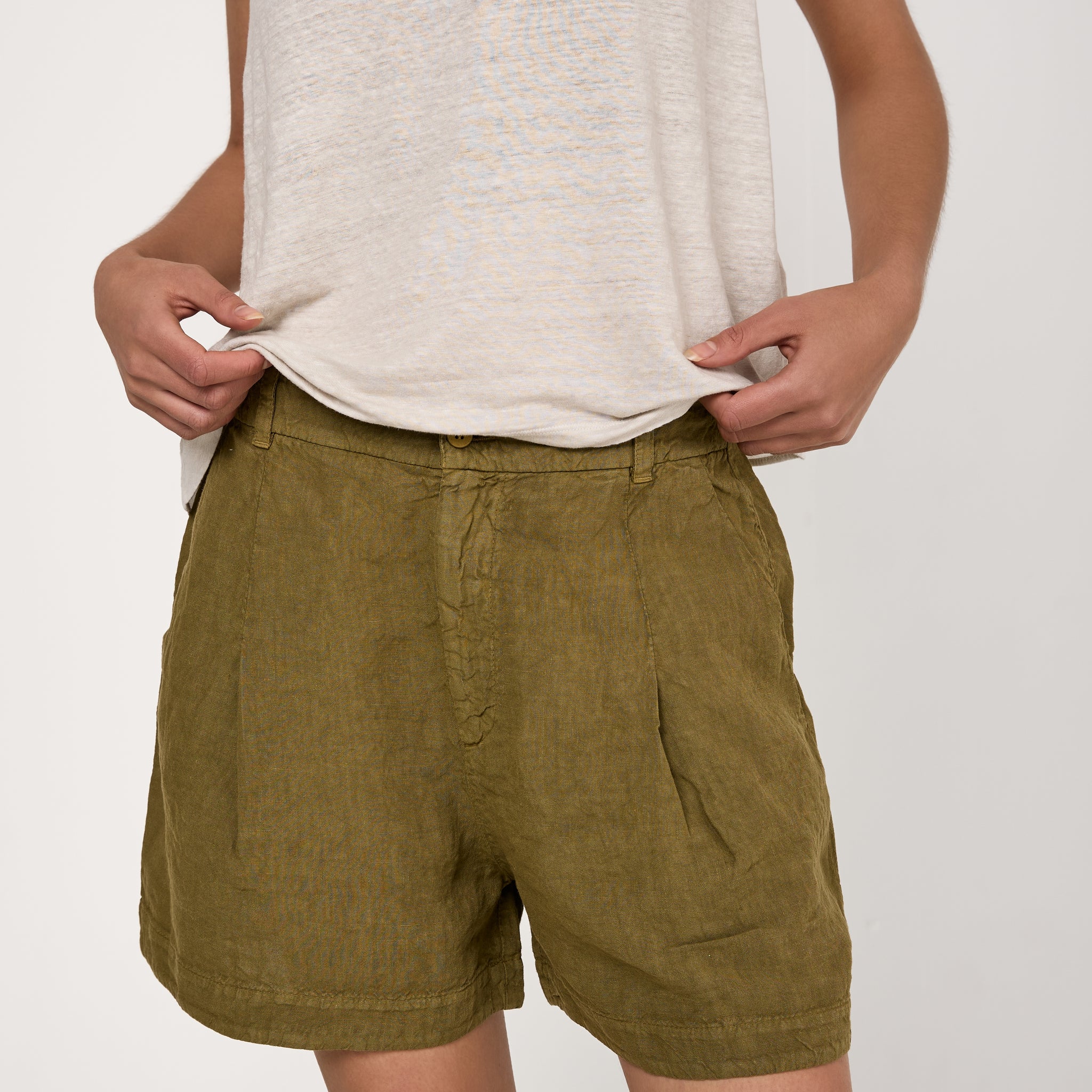 Linen Bermuda Shorts in Leaf