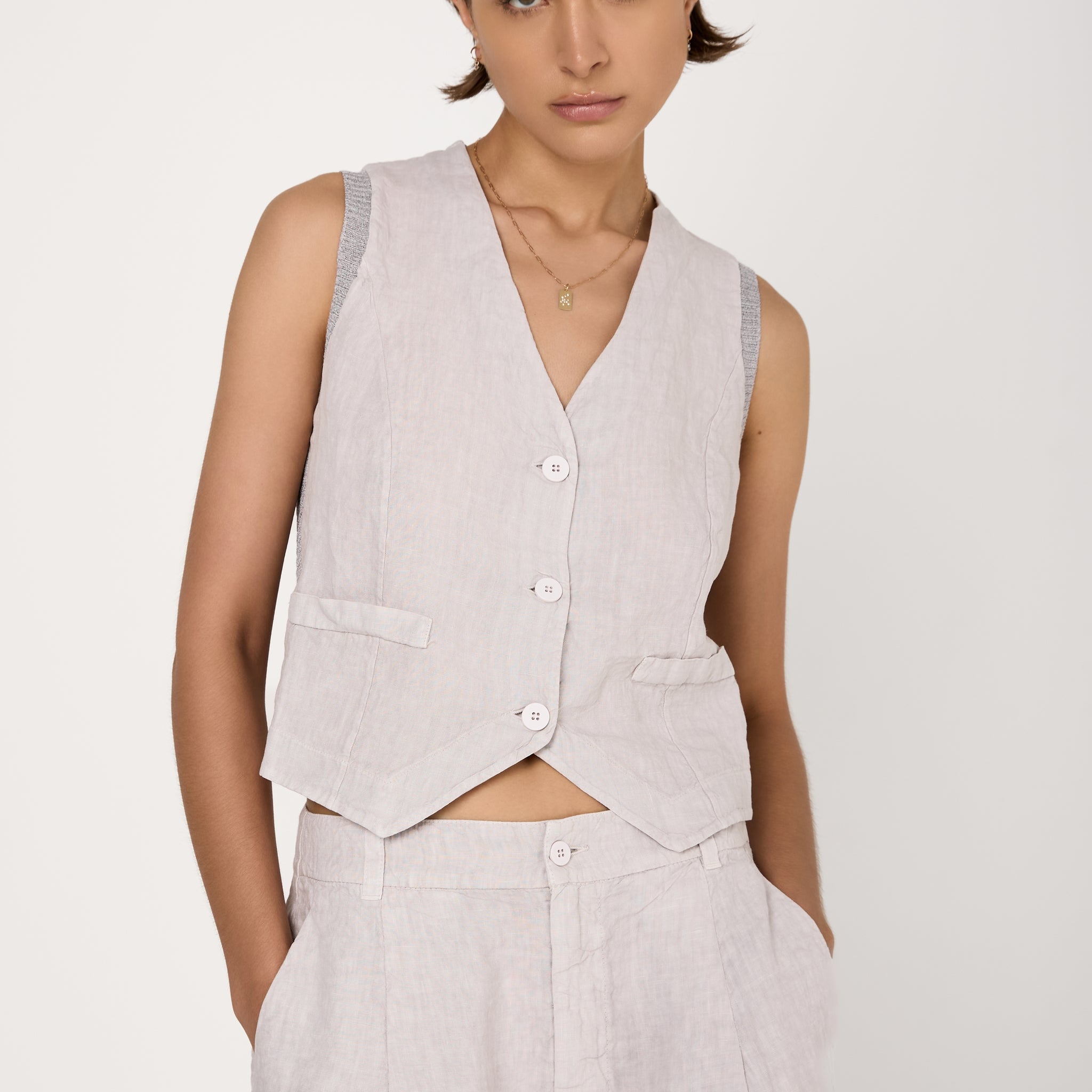Linen Button-Down Vest in Ice