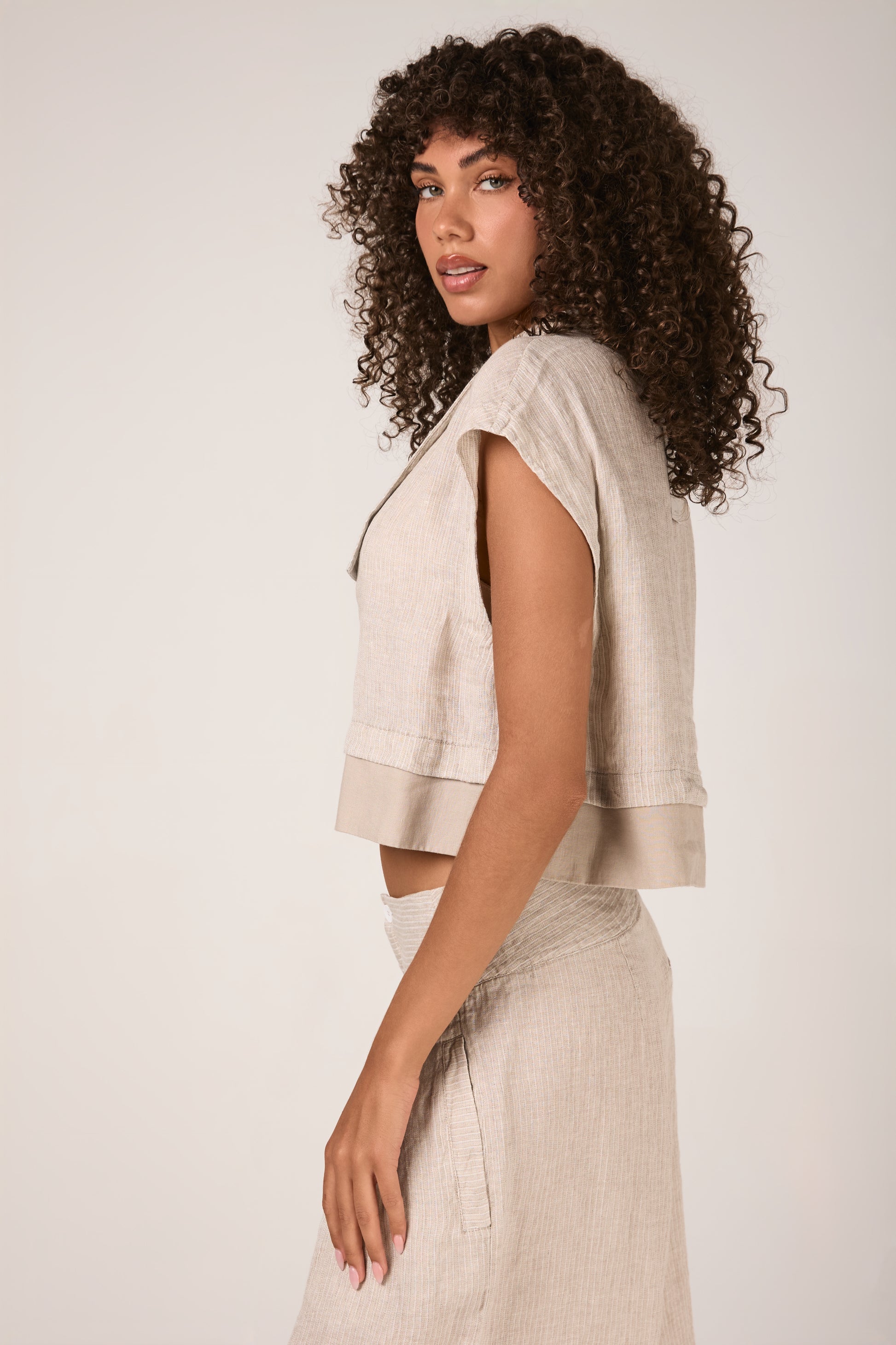 TRANSIT Boxy-Cut Short Sleeves Jacket in Sand