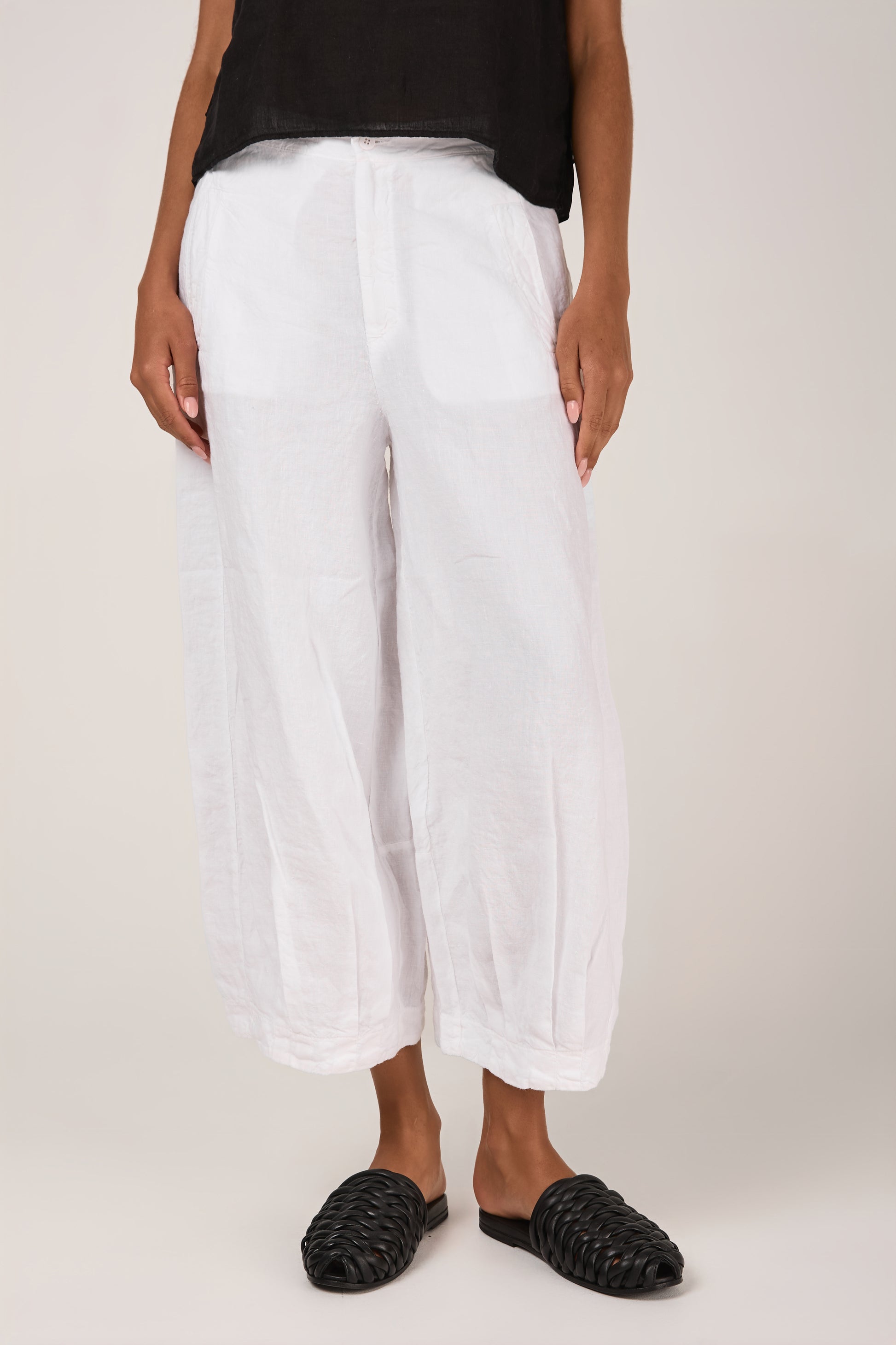TRANSIT Linen Cropped Bombé Trouser in White