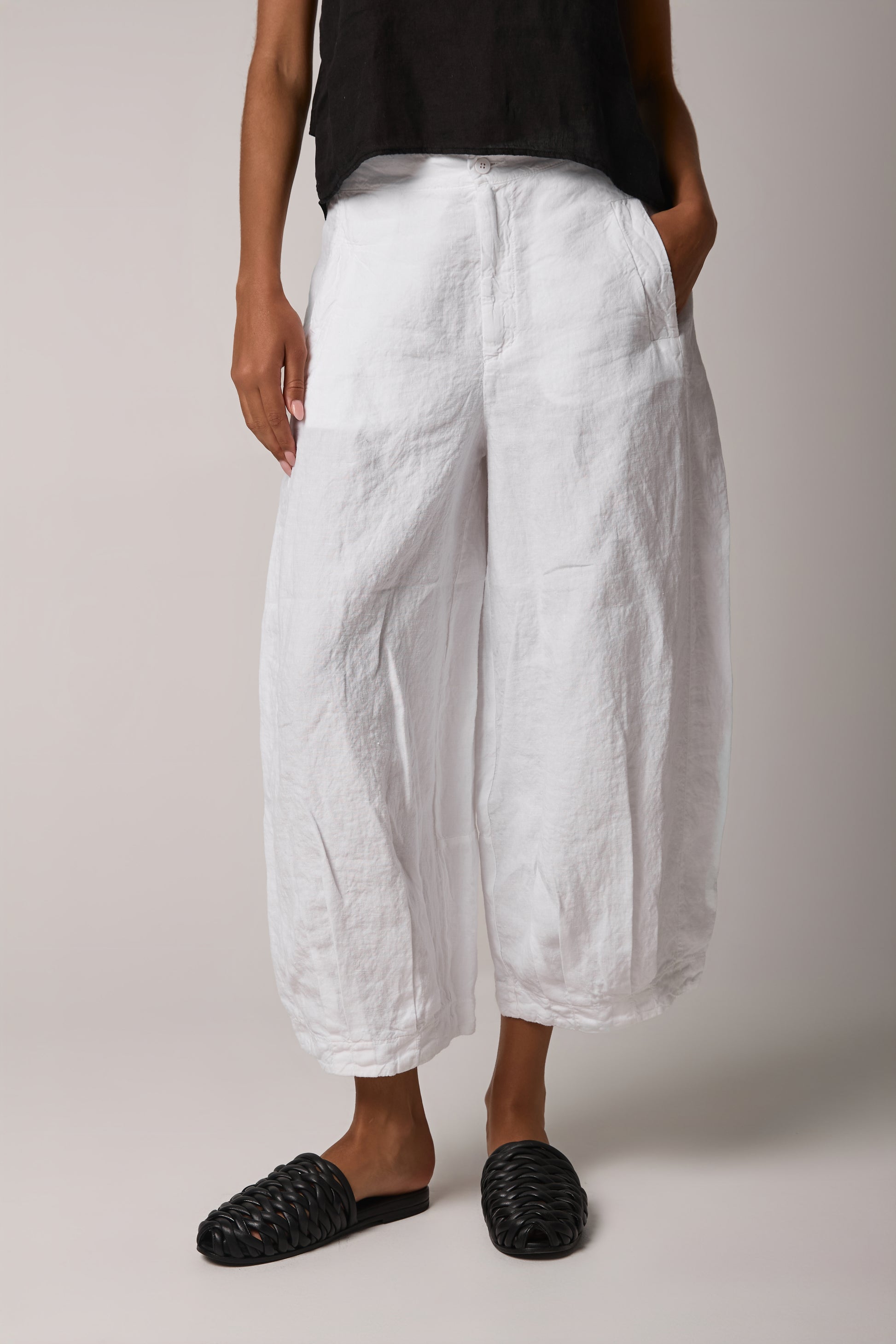 TRANSIT Linen Cropped Bombé Trouser in White