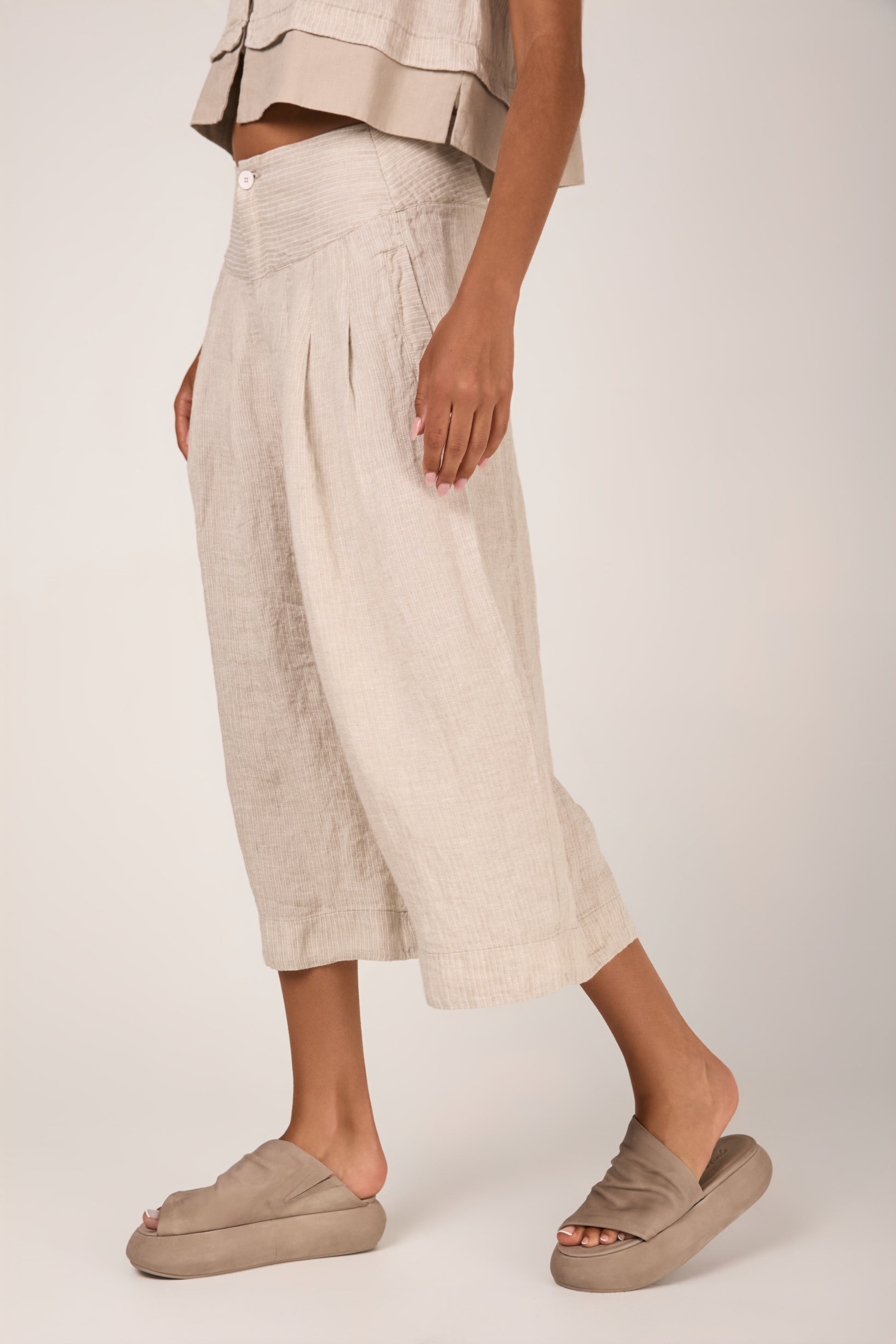 TRANSIT Linen Flared Trouser in Sand