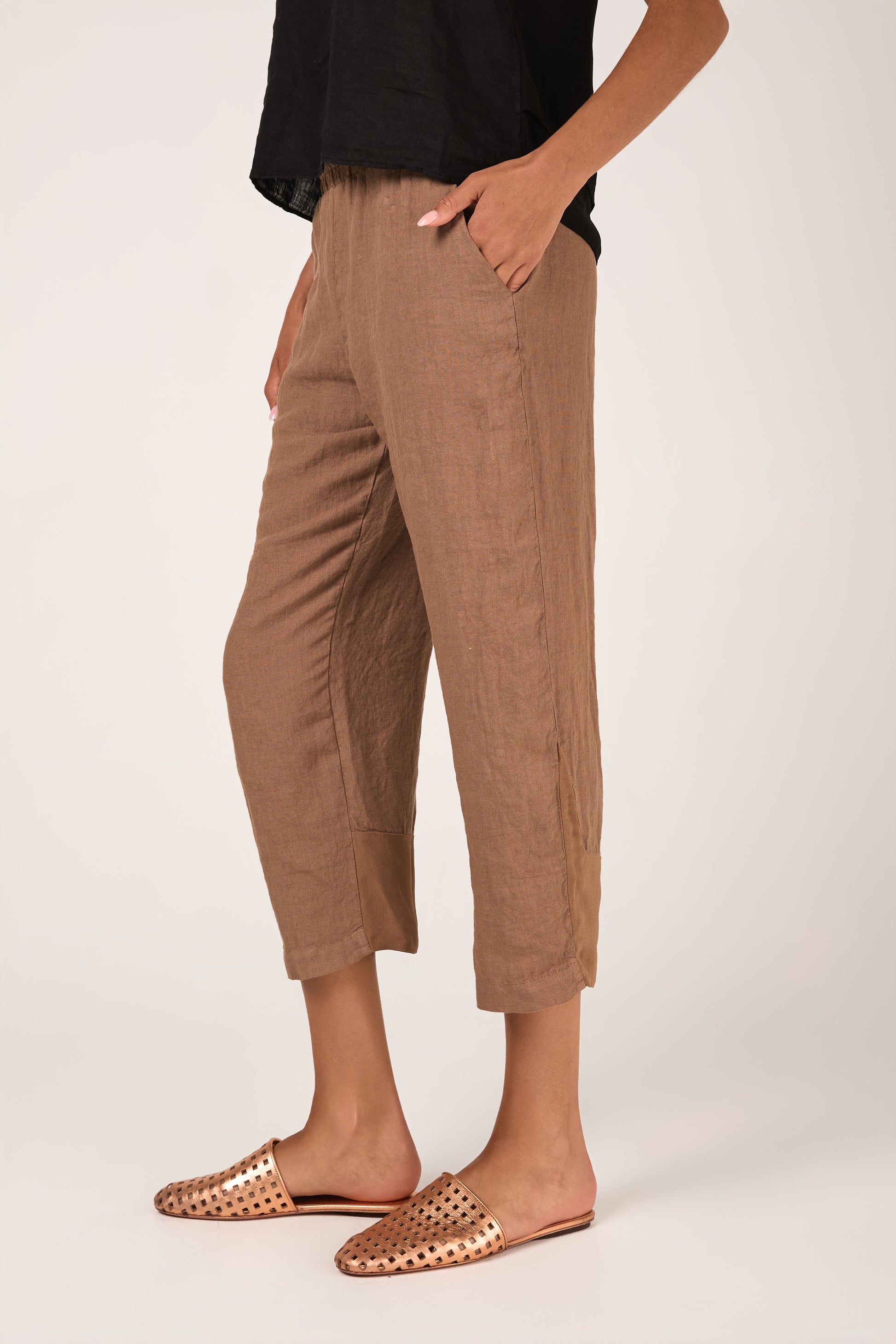 TRANSIT Linen Straight Cropped Trouser in Nut