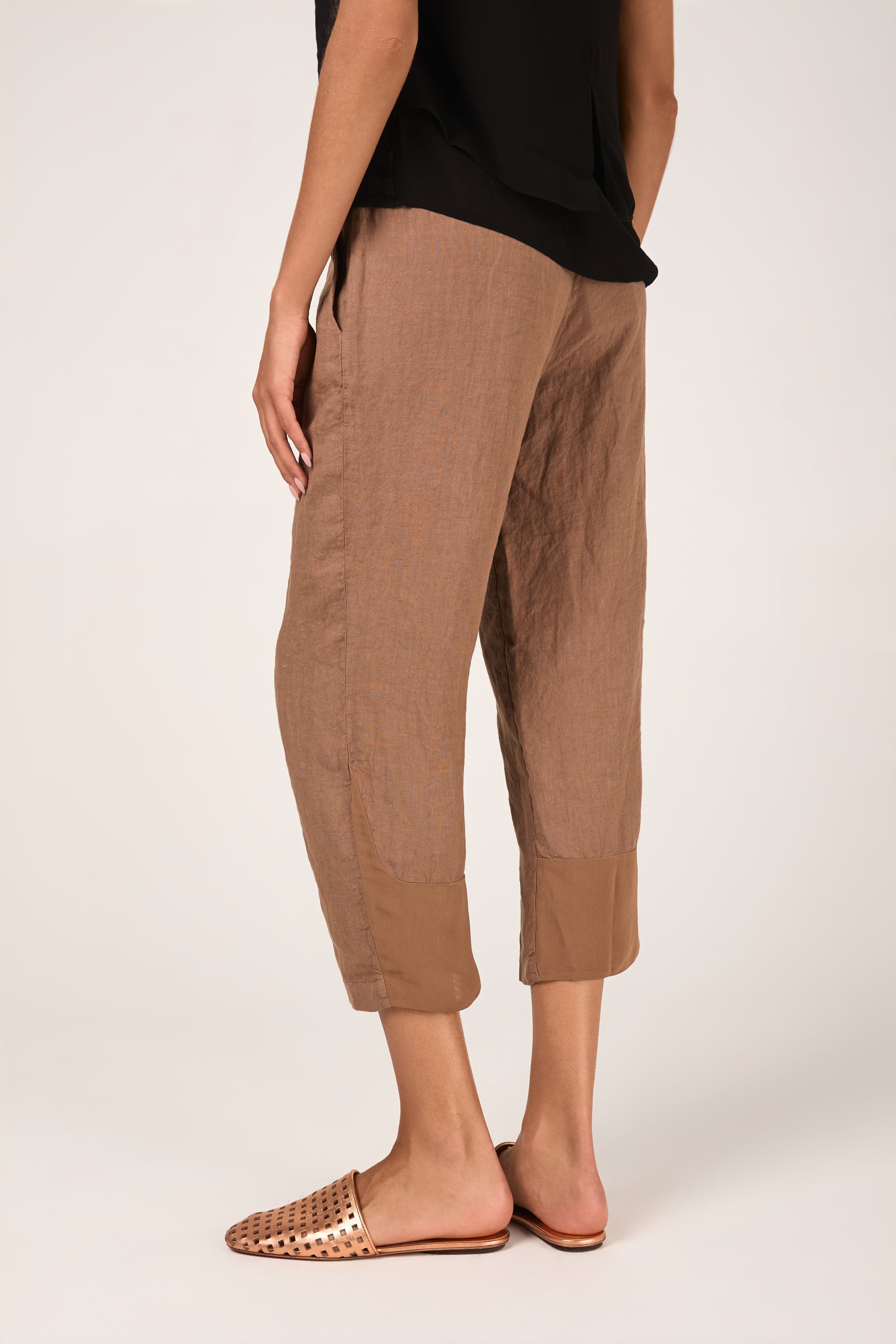 TRANSIT Linen Straight Cropped Trouser in Nut