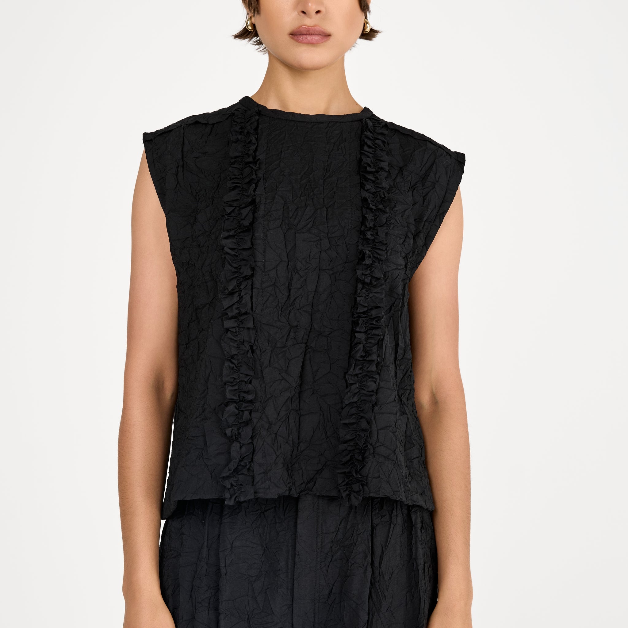 Sleeveless Crinkled Top in Black