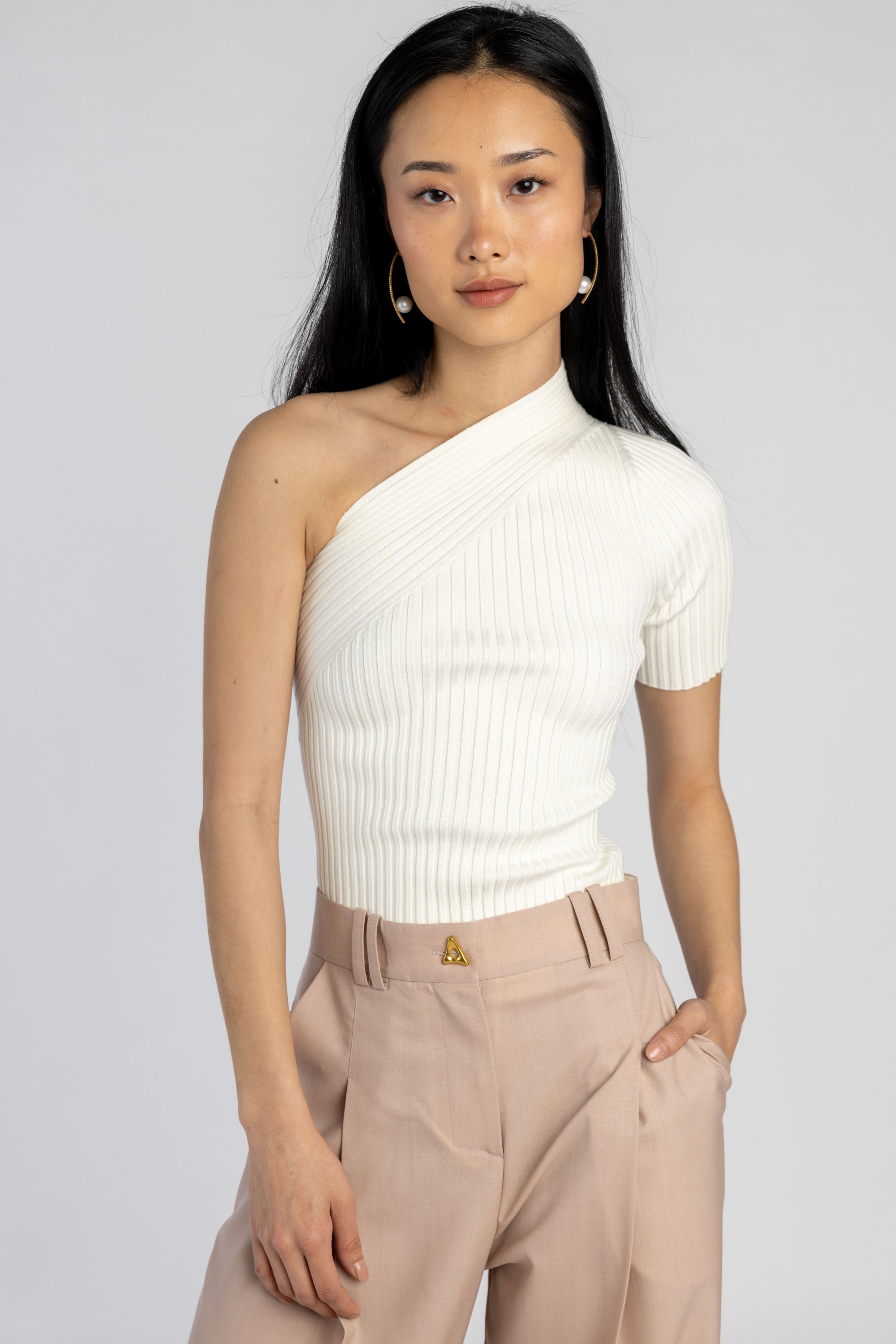 ZERO301 Short Sleeve One Shoulder Top in Creme