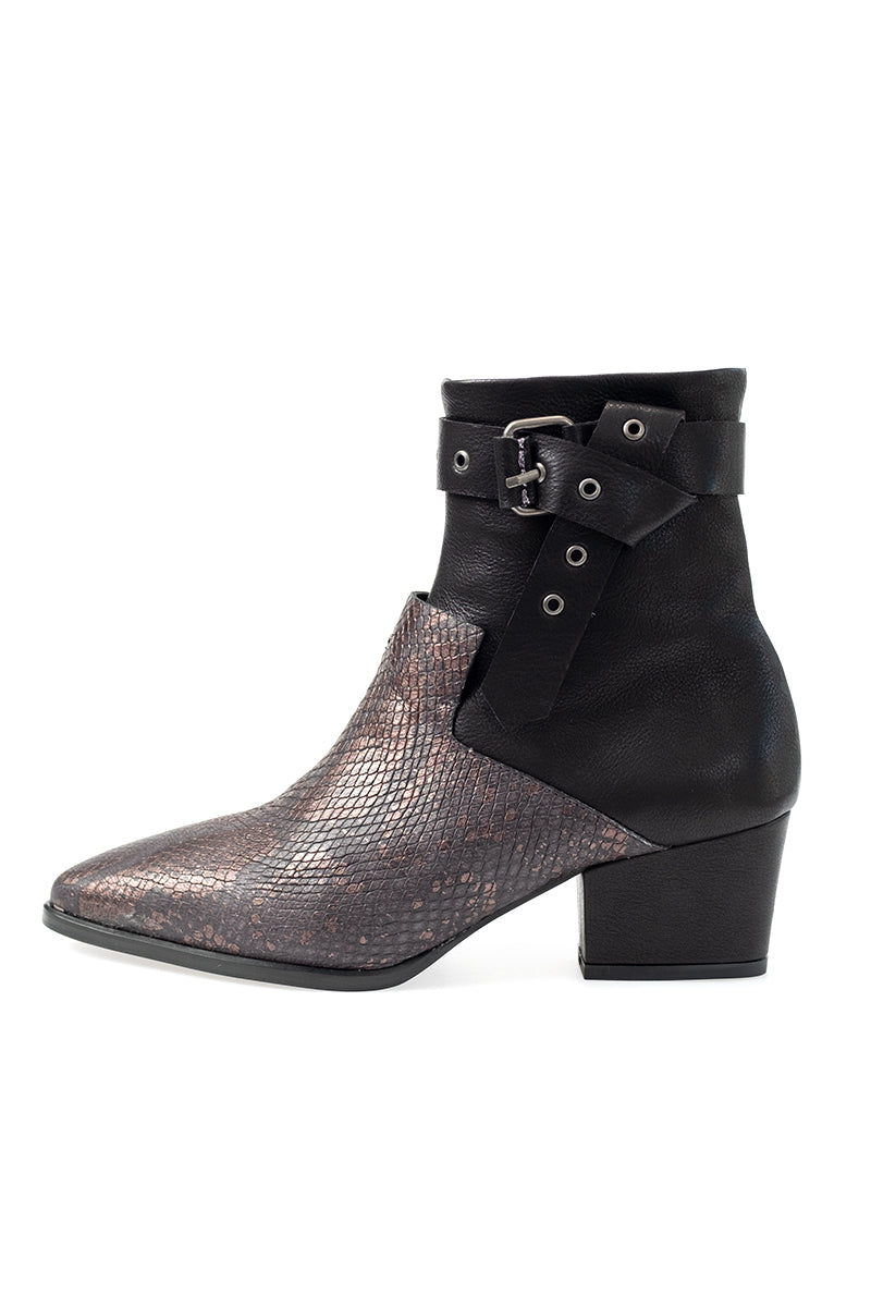 HENRY BEGUELIN Low Leather Boot Nodo in Nero