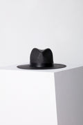 JANESSA LEONÉ Simone Hat in Black