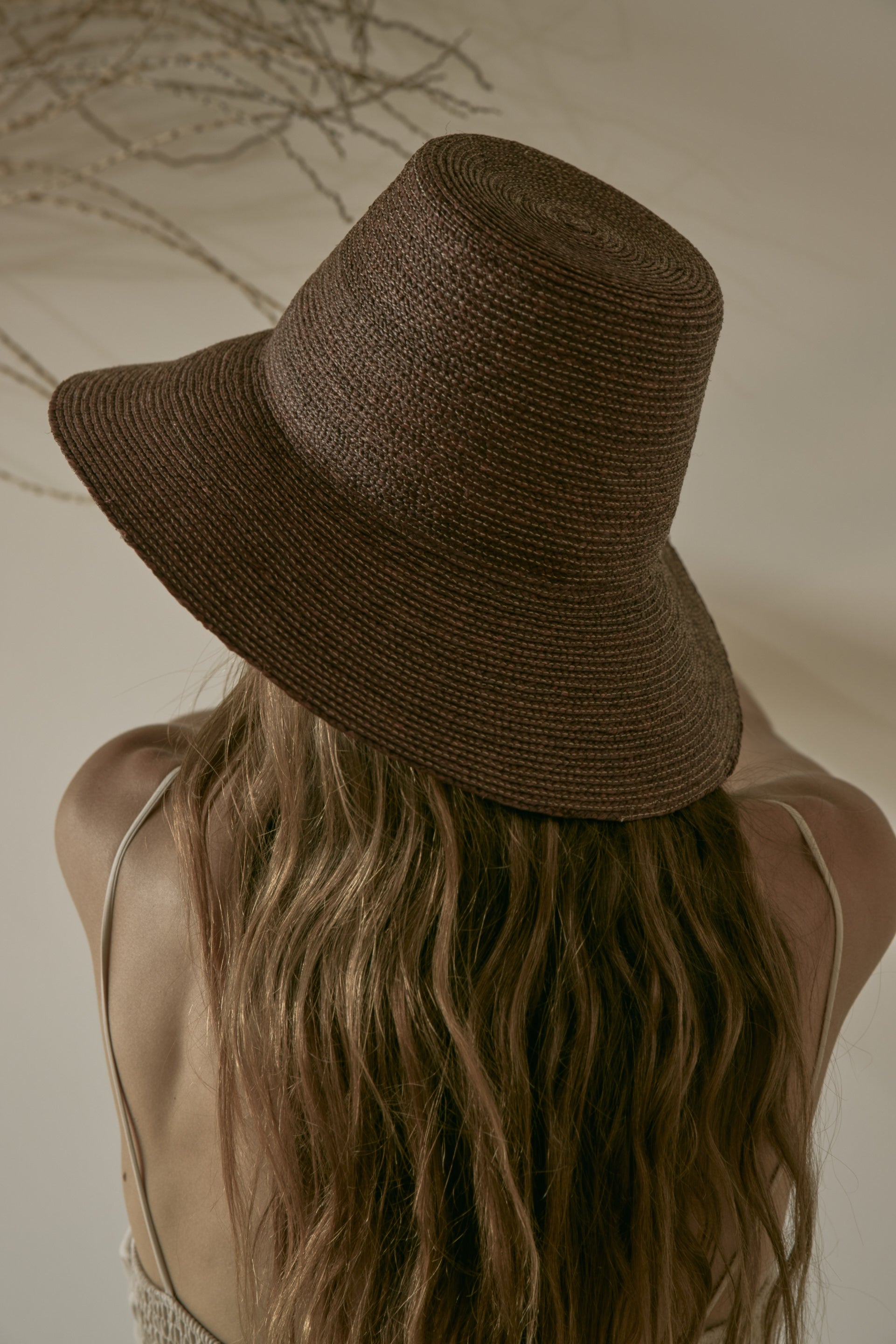 JANESSA LEONÉ Wes Hat in Chocolate