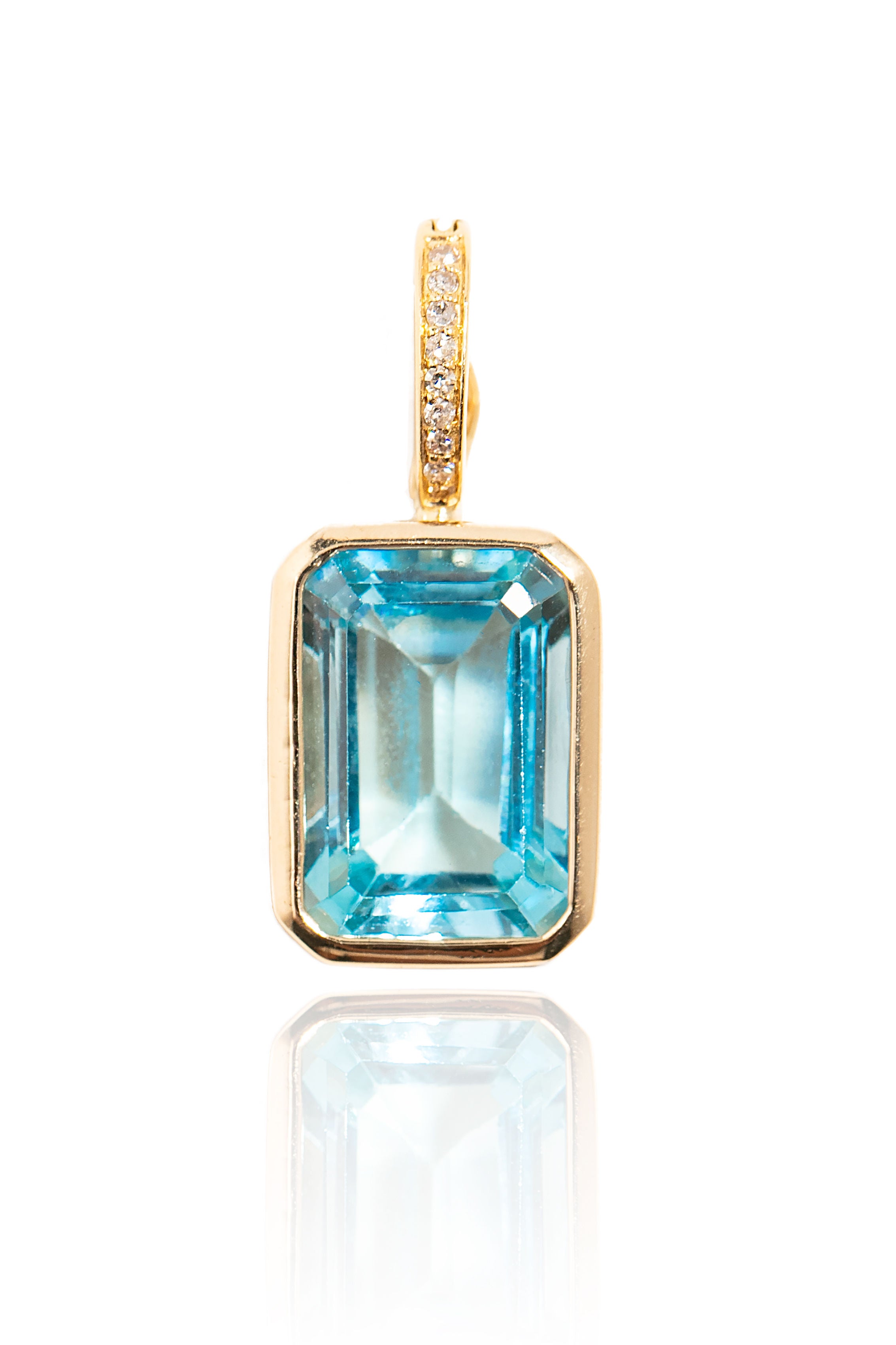 Diamond Blue Topaz Pendant in Yellow Gold