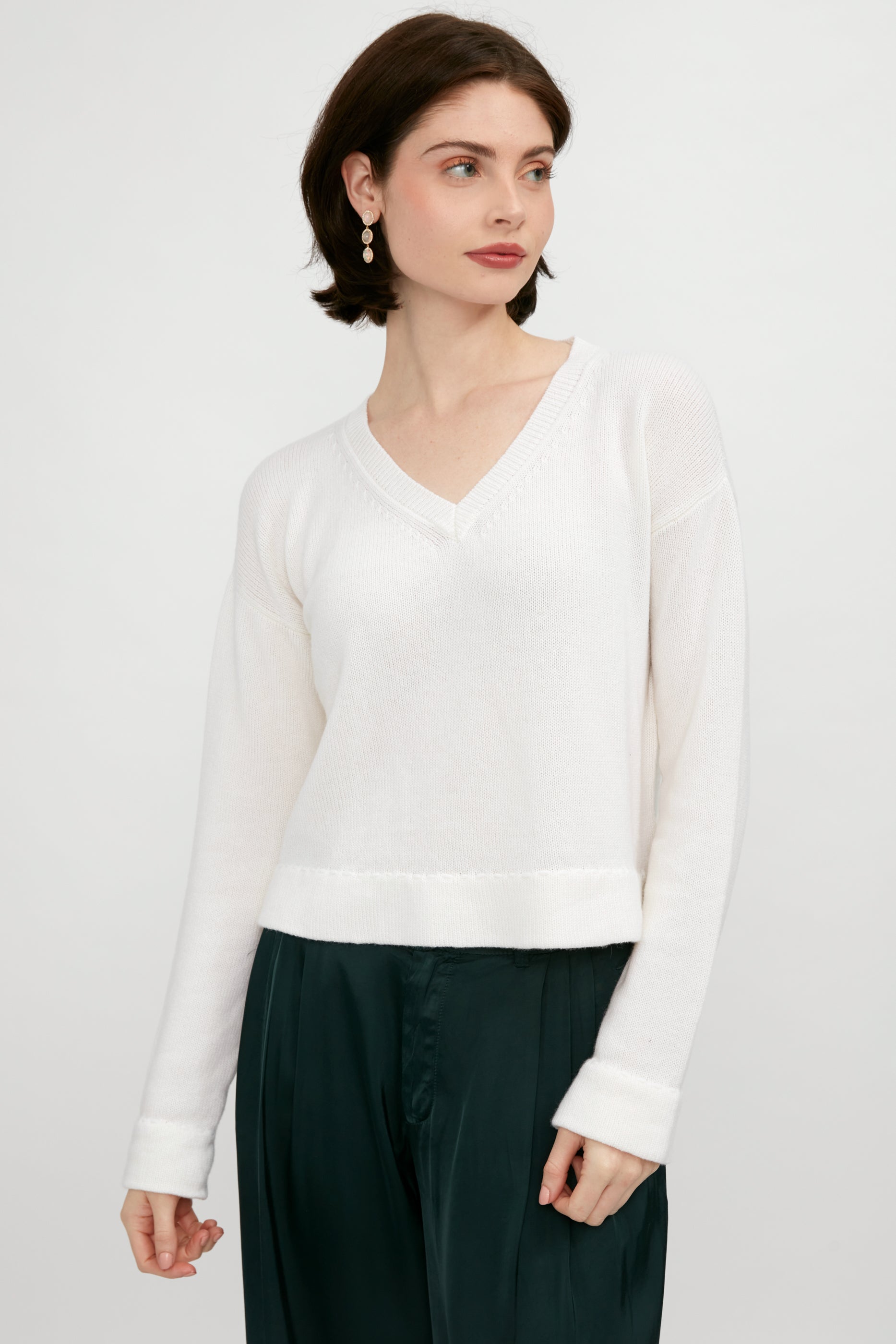 PRIVATE 0204 Cashmere Hand-Stitch V-Neck Sweater in White